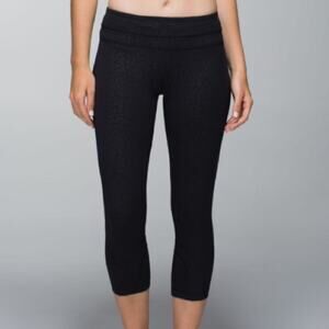 Lululemon Run Inspire Cropped Leggings Capris Petal Camo Embossed Black Size 4